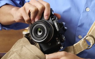 尼康Z fc换黑漆 Z 40mm f/2 (SE）镜头同步发布
