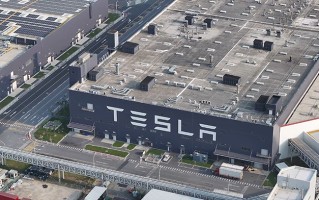 传特斯拉上海工厂厂长要入职小米？王化：我家厂长也很优秀，足矣
