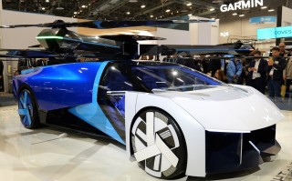 CES 2024 | 小鹏飞行汽车亮相，"陆地航母"明年第四季度量产交付