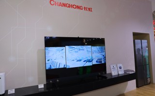 长虹亮相首届中国国际消费品博览会 展示其首款5G电视