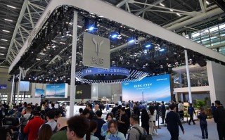 2023广州车展丨岚图首款电混轿车追光PHEV发布，预售价26.69万元起