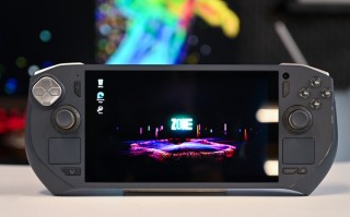 索泰ZONE游戏掌机开始接受预定：7英寸120Hz AMOLED屏幕，6399元