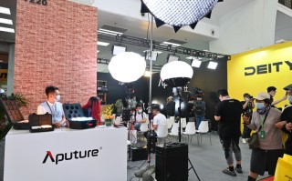 2021P&amp;E | 从灯泡到直播用LED灯 爱图仕展示多款产品