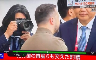 疑似佳能EOS R1规格曝光 或配有4英寸OLED屏幕和4500万像素CMOS