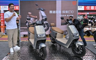澎湃动力与灵敏操控并肩：雅迪冠能旗舰新品开启两轮电动车新时代