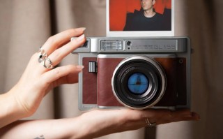 是时候扔掉富士了 Lomography打造了“地球更好的拍立得”