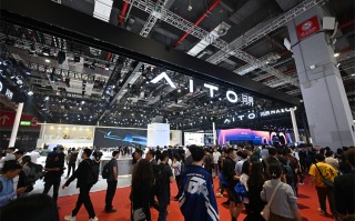 2023上海车展丨AITO问界M5智驾版亮相车展，定义"双智"出行新高度
