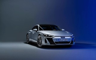 主动悬架、800V快充、400kW动能回收！满血版奥迪e-tron来了