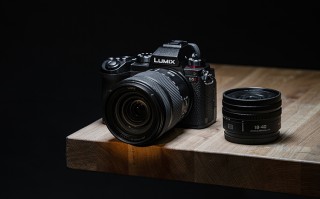 松下发布Lumix S5D相机 全幅规格的18-40mm新变焦镜头一同亮相