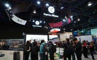 CES2024 | 智能割草机器人、电助力自行车？九号新品CES引围观