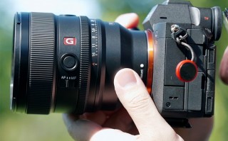 索尼FE 85mm F1.4 GM II惨遭提前发布 重量锐减至瓶装可乐