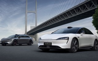 规格超越Model S 华为奇瑞首款深度定制车型智界S7亮相