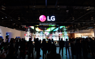 CES2024丨透明电视来了！LG发布全球首款无线透明OLED电视，今年上市