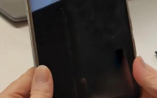 疑似谷歌Pixel Fold真机图曝光 尺寸大小类似OPPO Find N