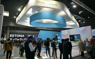 MWC2024丨HTC力邀行业伙伴共享创新成果，发布全新企业版VIVE XR精英套装