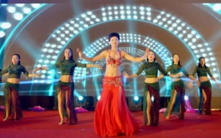 板凳舞是哪个民族的舞蹈(肚皮舞是哪个民族的舞蹈)