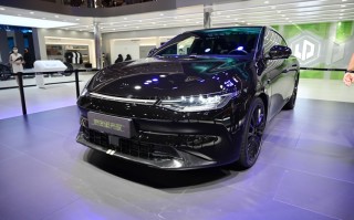 2022成都车展丨零跑C01暗夜极光版正式发布 零百加速仅3.66秒