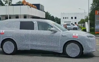 AITO问界M9路试谍照曝光：定位中大型SUV 年内亮相