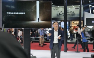 2023上海车展丨号外携2款电动摩托车参展，静置状态不倒未来不成问题