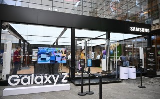 三星Galaxy Z Fold3、Flip3亮相快闪店 手表、耳机同时现身
