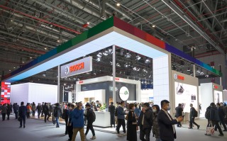 AWE2021 | 博世发布新品冰箱：不仅可以保鲜食材，还有美妆专属空间