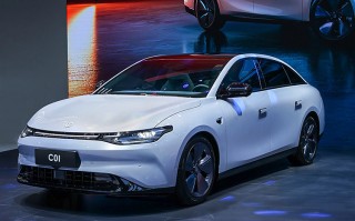 零跑C01现身2022粤港澳大湾区车展 全球首款搭载CTC技术量产车型
