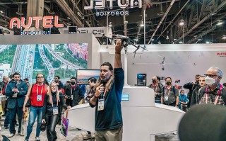 CES2023 | 道通发布EVO Max 4T无人机 配备三摄并支持10倍光变