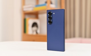 把锅甩给第三方充电器？三星Galaxy Z Fold6身陷掉漆门风波