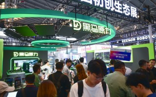 WAIC2023 | 无人驾驶与移动充电相结合 黑马原力G60小黑为电动车灵活供电