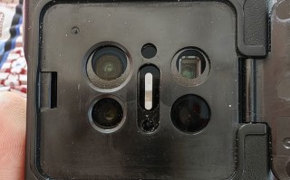 疑似华为Mate X3折叠屏工程机谍照曝光 后置四摄搭载骁龙8+处理器
