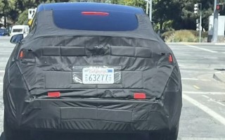 续航超800km，采用贯穿式尾灯！特斯拉新款Model Y高清谍照曝光