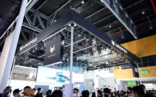 2022成都车展 | 极狐展示小王子联名款汽车：搭载专属迎宾灯与徽章