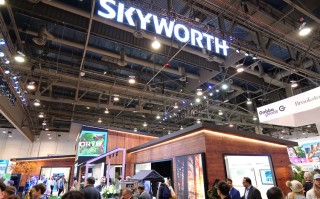CES2024丨比大更大，比薄更薄，创维电视在CES展上大秀肌肉