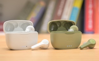 JBL TUNE 215TWS真无线耳机：不足千元，全能无短板