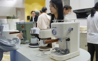 康佳在IEAE玩得挺"萌"？这还是我知道的哪个康佳吗？