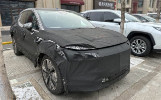 疑似沃尔沃EX30谍照曝光：定位纯电动小型SUV 年内亮相