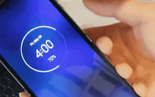 疑似摩托罗拉Razr 3真机外型曝光 上下翻折支持侧面指纹解锁