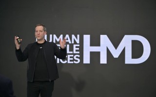 MWC2024｜闷声整大活，HMD摆脱诺基亚之后和芭比娃娃搞联名了？？