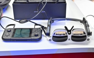 2021MWC丨搭载高通骁龙XR2，采用全自由度手势操作，影创展示6DoF MR眼镜