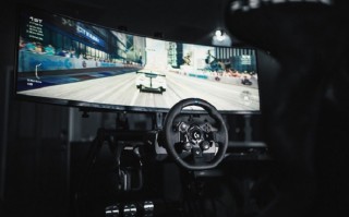罗技发布G923赛车驾驶套装：模拟真实赛车噪音和震动