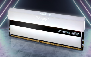 十铨梦境XTREEM ARGB WHITE内存，全面屏穿透光美如梦境