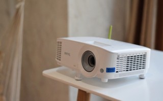 适应移动办公新生态，少不了一台智能投影仪