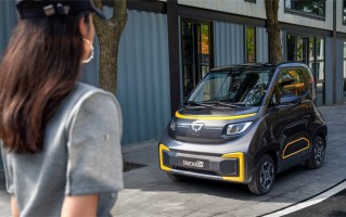 五菱NanoEV正式上市，综合续航里程达305km