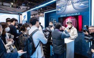 CES 2023 | 消费级AR眼镜雷鸟X2登台亮相 搭载骁龙XR2并有MicroLED加持