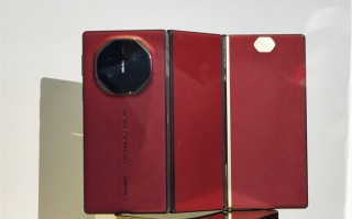 陛下，您的奏折屏来了！华为三折叠售价19999元起！