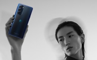 摩托罗拉moto edge X30真机图曝光，首款发布的1代骁龙8旗舰手机
