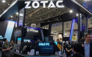 索泰展示ZOTAC ZONE：搭载锐龙7处理器，比Steam掌机更大