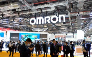 CIIE2020丨欧姆龙亮相第六代乒乓球教练机器人、黑科技血压计