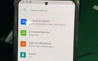 Redmi K40 真机外观图遭曝光，居中挖孔屏+矩阵摄像模组