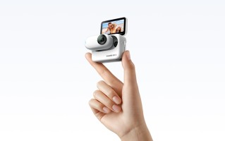 首次配备翻转显示屏，影石Insta360 GO 3拇指相机发布